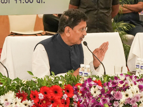 स्वच्छ, सुंदर मुंबईसाठी सर्व यंत्रणांनी समन्वयाने काम करावे- पालकमंत्री दीपक केसरकर