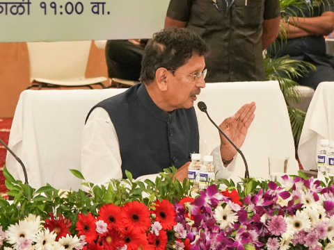 स्वच्छ, सुंदर मुंबईसाठी सर्व यंत्रणांनी समन्वयाने काम करावे- पालकमंत्री दीपक केसरकर