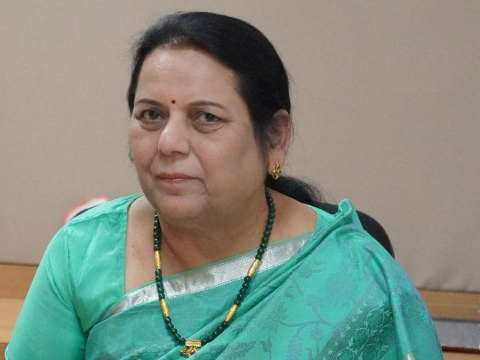 महाराष्ट्र विधानपरिषदेच्या उप सभापती डॉ. नीलम लतिका दिवाकर गोऱ्हे यांना कॅबिनेट मंत्रीपदाचा दर्जा